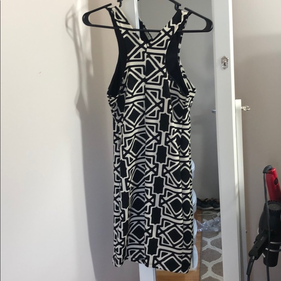 Patterned black/white stretchy dress. Size small! - Picture 2 of 3
